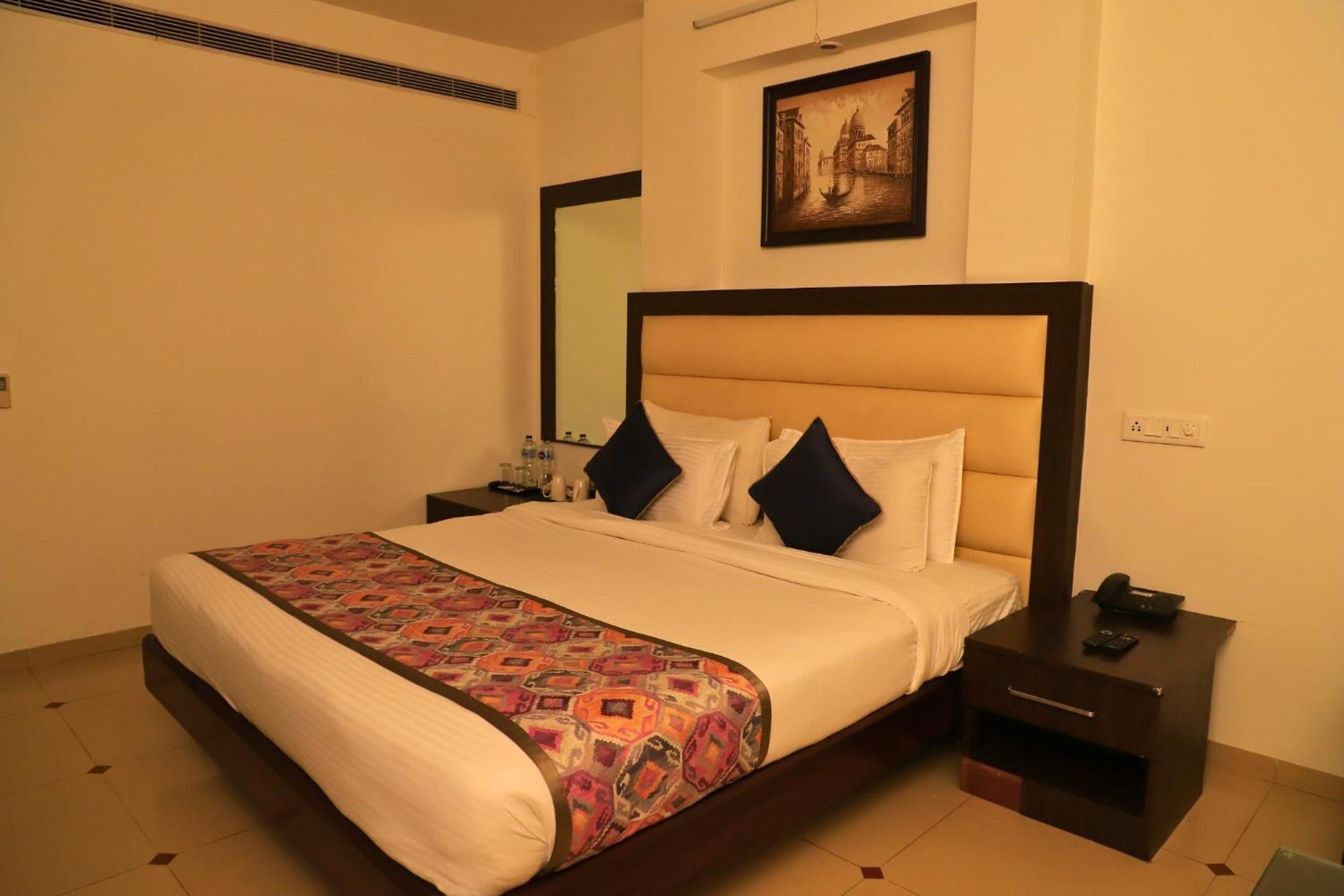 Hotel Natraj Risikés Kültér fotó
