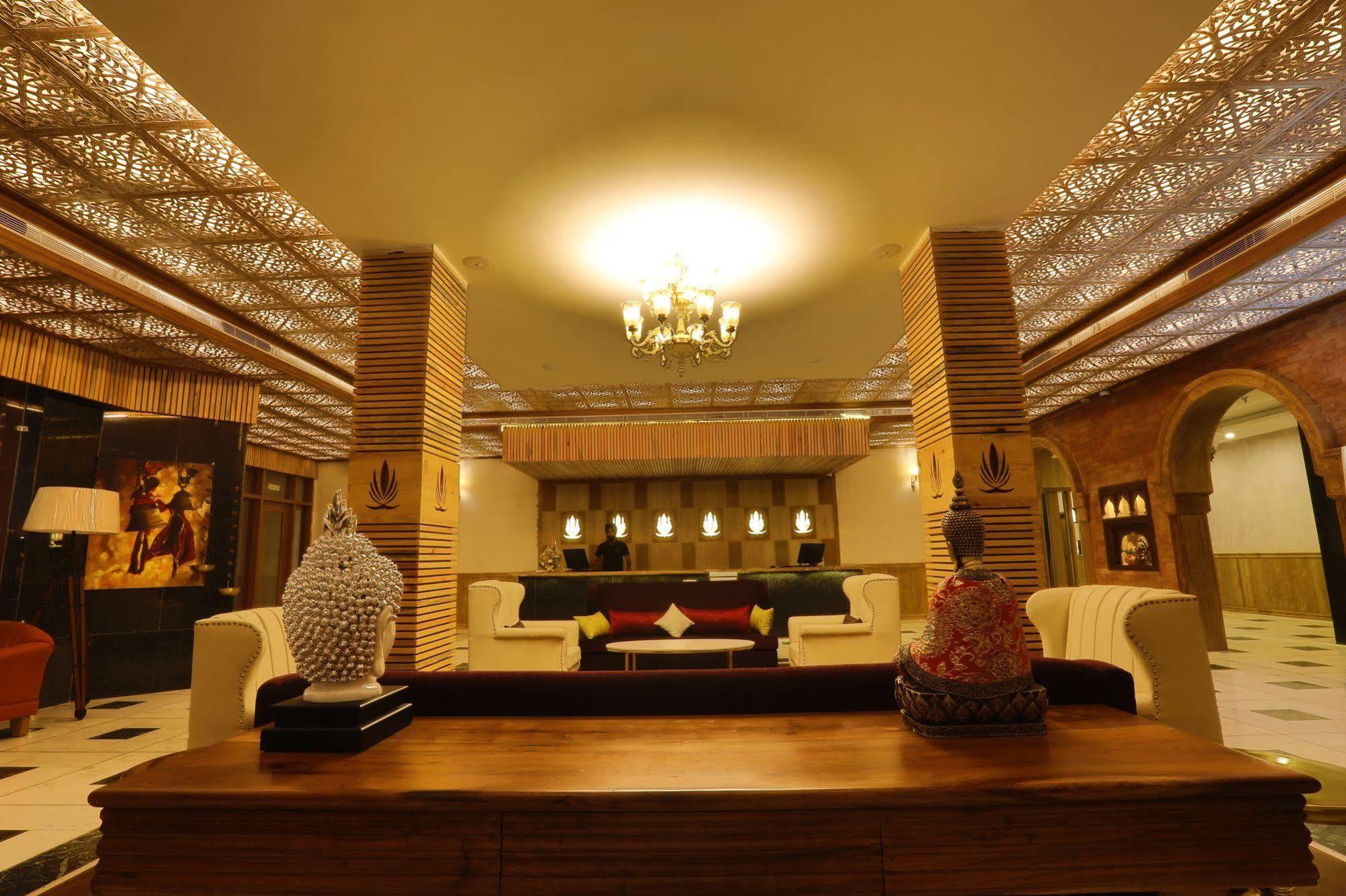 Hotel Natraj Risikés Kültér fotó