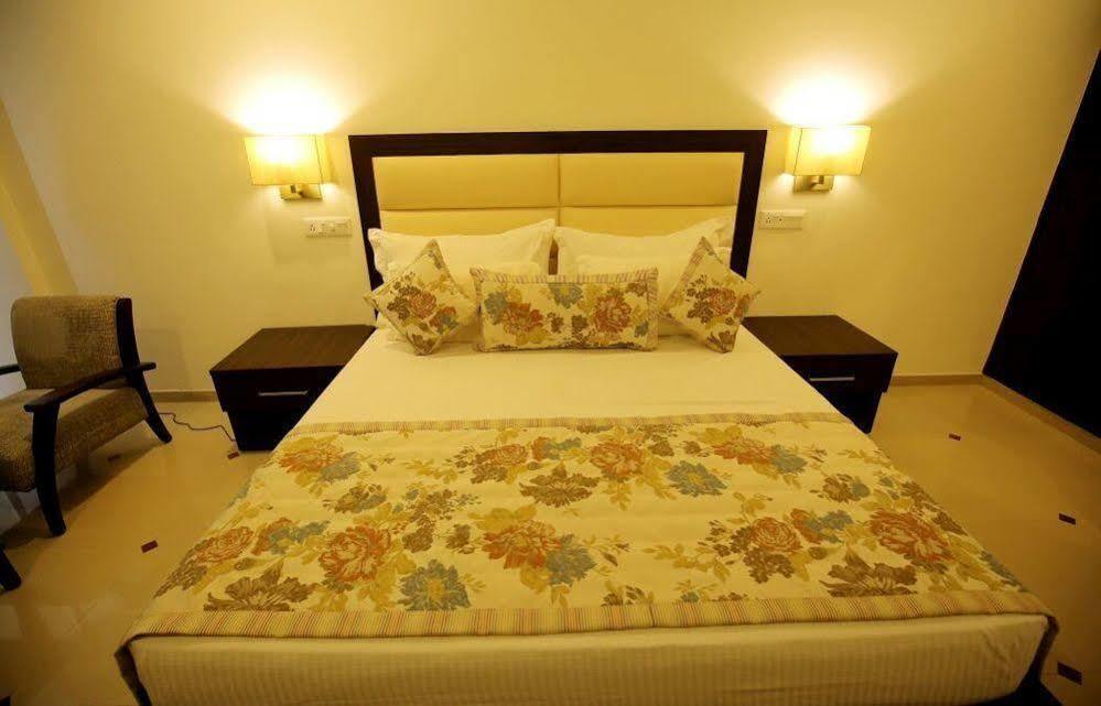 Hotel Natraj Risikés Kültér fotó